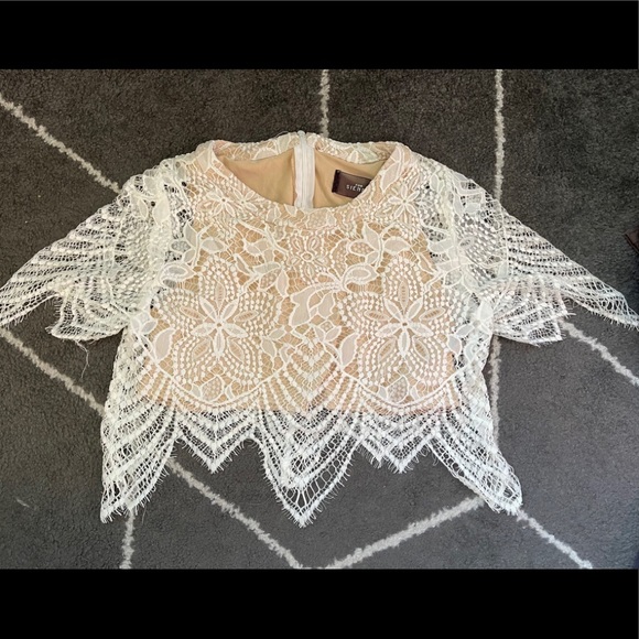 Lace Crop - Picture 1 of 2